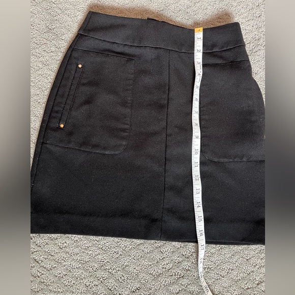 H&M short black skirt with front pockets and gold zippered back - Picture 3 of 9